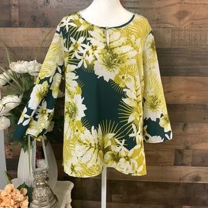 3/$15🍃🌸 New York & Company Blouse Size Large